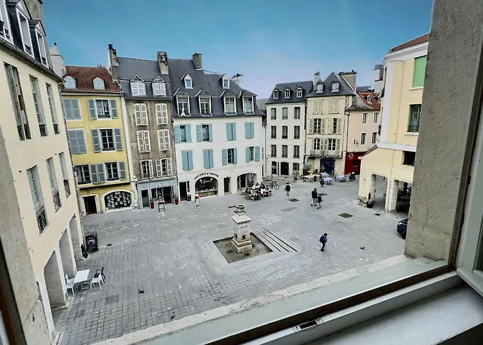 Wonderhost, Bois Et Pierre En Coeur De Ville