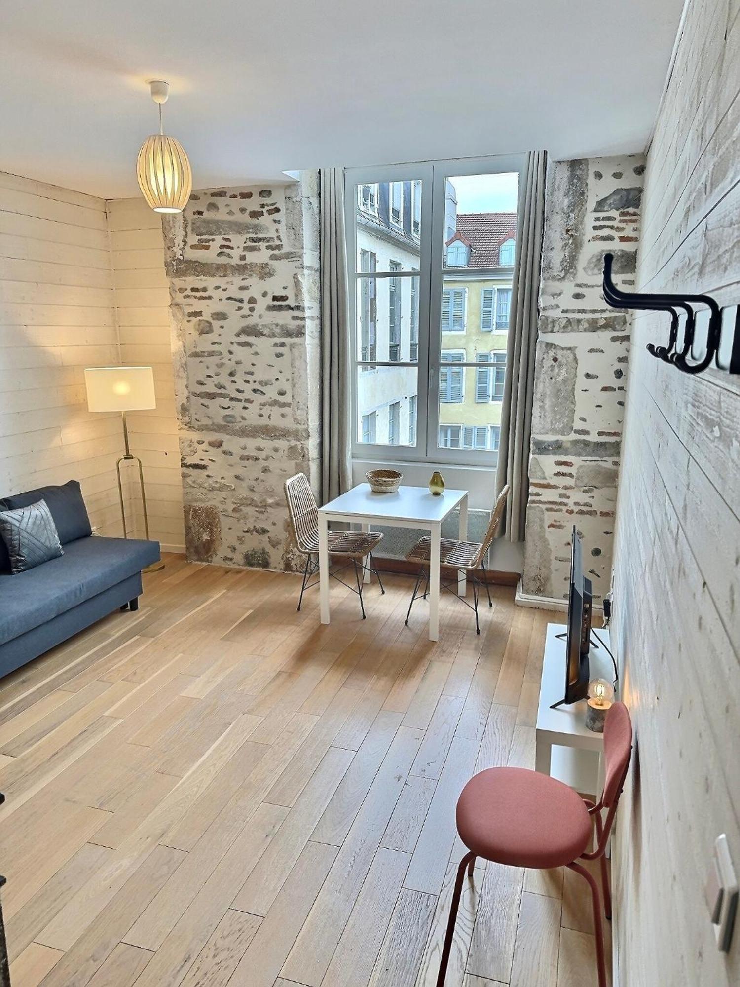 Wonderhost, Bois Et Pierre En Coeur De Apartment *